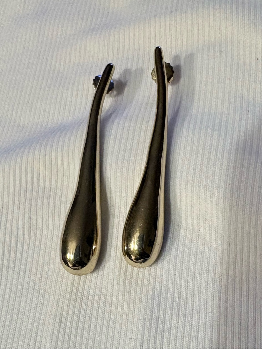 Polished Gold Tone Teardrop Dangle Earrings.